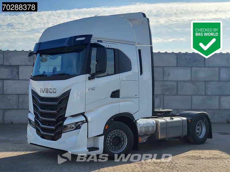 New Tractor unit Iveco S-way 580 4X2 NEW! 2x Tanks Navi ACC Standklima: picture 1