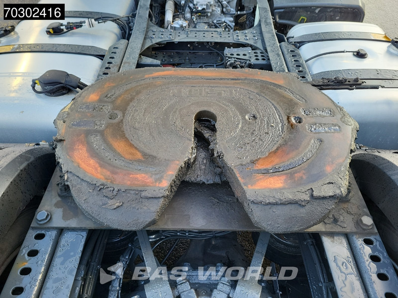 Tractor unit Mercedes-Benz Actros 1845 4X2 GigaSpace Mega Retarder 2x Tanks Standklima Xenon Euro 6: picture 11