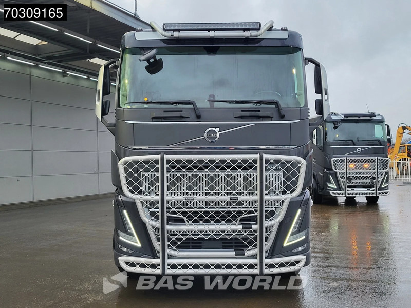 Volvo FH16 750 FH 10X4 Chassis 10x4 Big-Axle Air suspension Dynamic Steering Euro 6 - Cab chassis truck: picture 3 Volvo FH16 750 FH 10X4 Chassis 10x4 Big-Axle Air suspension Dynamic Steering Euro 6 - Cab chassis truck: picture 3