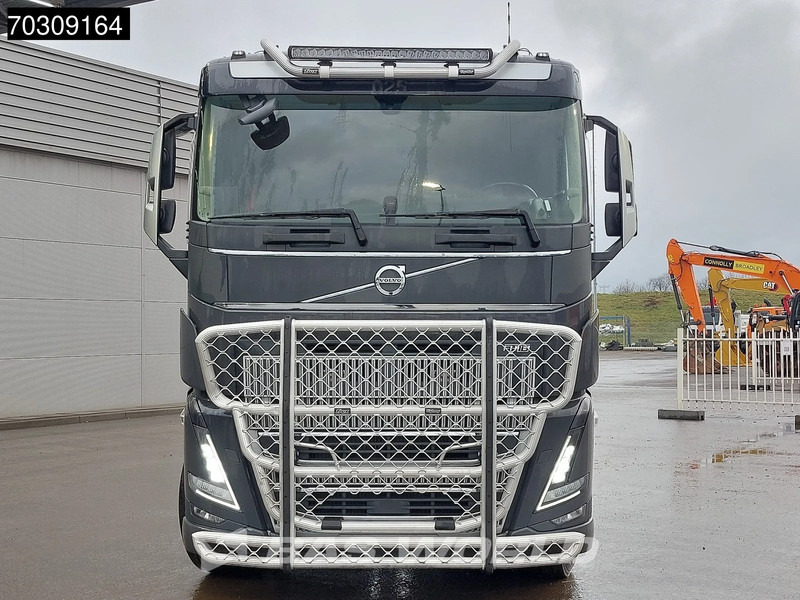 Volvo FH16 750 FH 10X4 Full Air suspension 10x4 chassis Lift+steering Axle VEB+ Euro 6 - Cab chassis truck: picture 3 Volvo FH16 750 FH 10X4 Full Air suspension 10x4 chassis Lift+steering Axle VEB+ Euro 6 - Cab chassis truck: picture 3