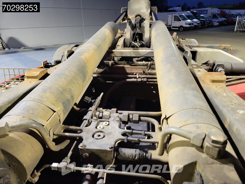 Volvo FM 370 6X2 21t Hooklift Lift Axle Automatic Euro 5 - Hook lift truck: picture 5 Volvo FM 370 6X2 21t Hooklift Lift Axle Automatic Euro 5 - Hook lift truck: picture 5