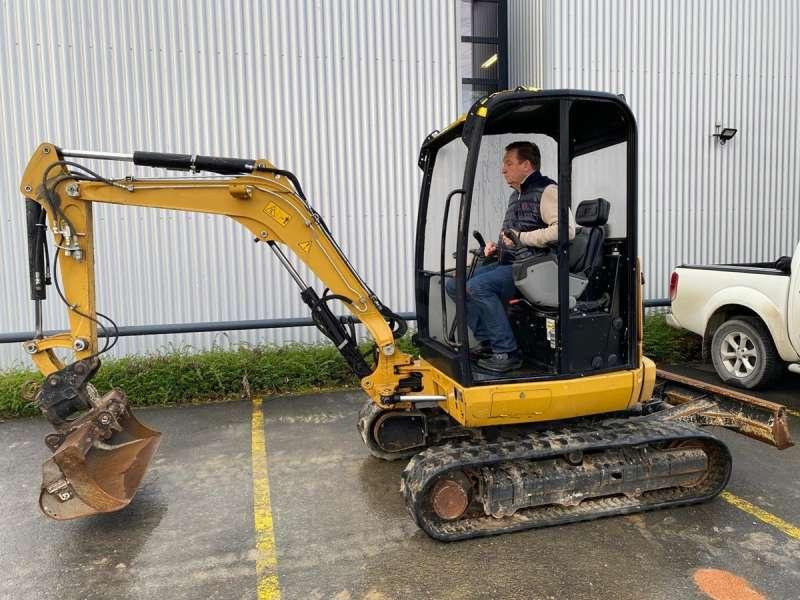 Caterpillar CANOPY 302.7DCR MACHINE SUISSE - Mini excavator: picture 2 Caterpillar CANOPY 302.7DCR MACHINE SUISSE - Mini excavator: picture 2