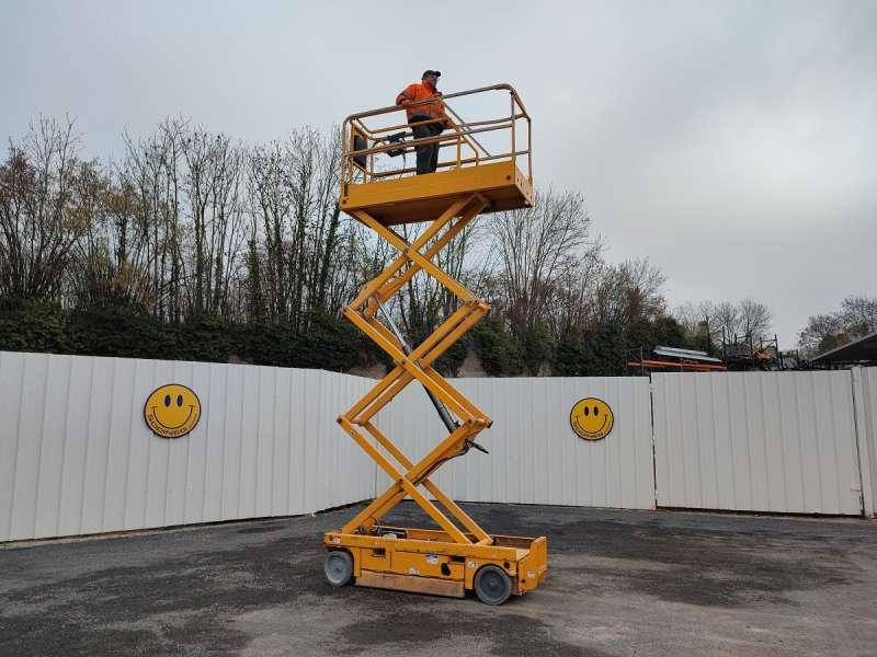 Haulotte CISEAUX COMPACT 8 - Vertical mast lift: picture 1 Haulotte CISEAUX COMPACT 8 - Vertical mast lift: picture 1