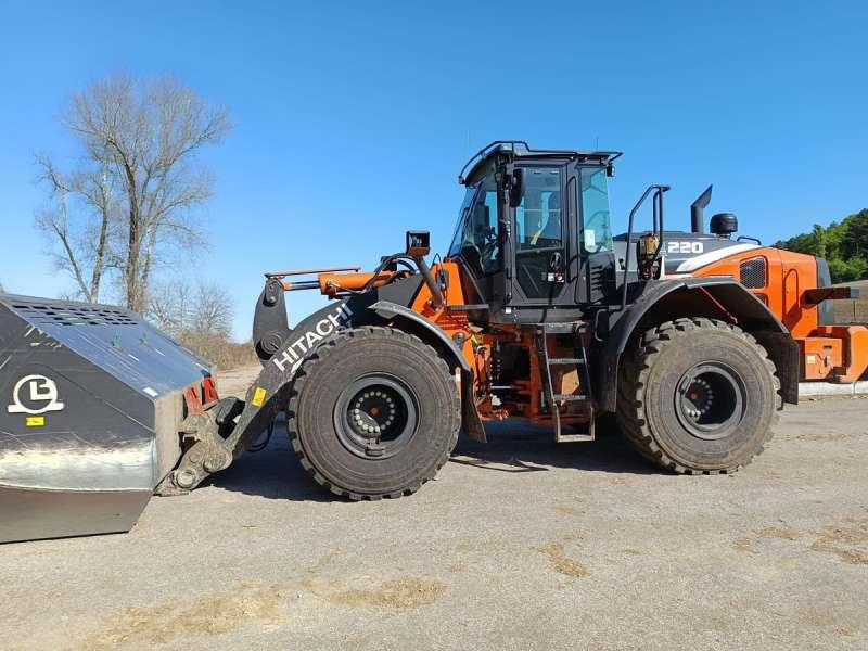 Hitachi ZW220-7 - Wheel loader: picture 1 Hitachi ZW220-7 - Wheel loader: picture 1