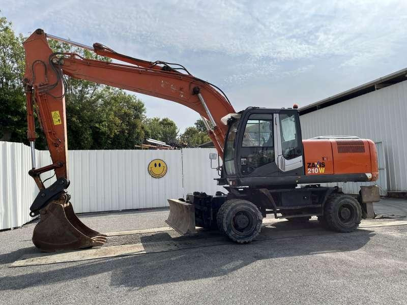 Hitachi ZX210W-3 - Wheel excavator: picture 1 Hitachi ZX210W-3 - Wheel excavator: picture 1