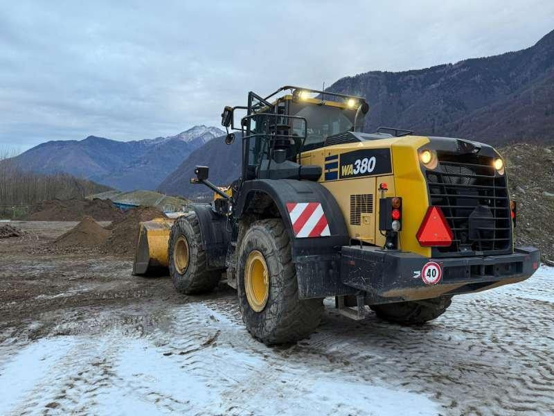 Komatsu WA380-8 - Wheel loader: picture 4 Komatsu WA380-8 - Wheel loader: picture 4