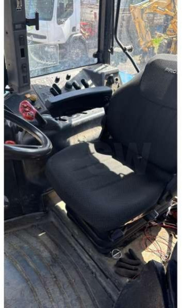 New Holland TM175 - Farm tractor: picture 4 New Holland TM175 - Farm tractor: picture 4