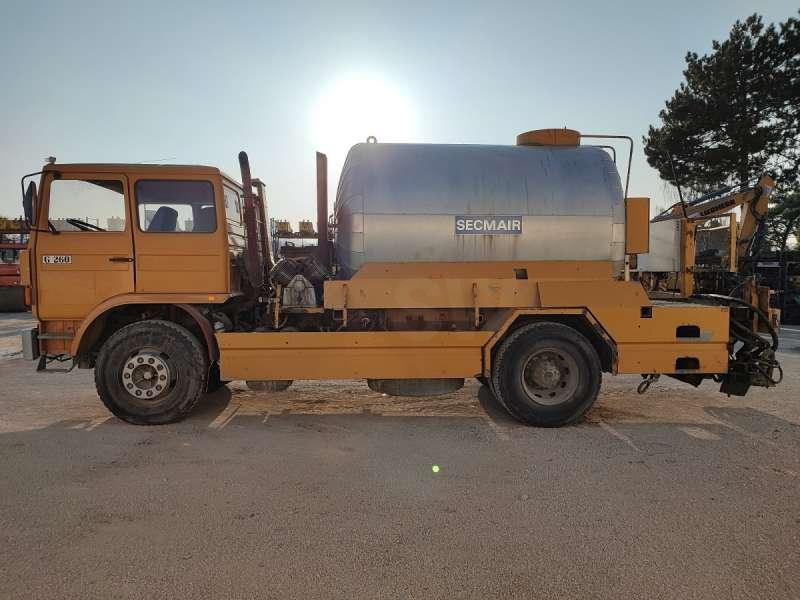 Renault Bouille G260 - Asphalt distributor: picture 4 Renault Bouille G260 - Asphalt distributor: picture 4