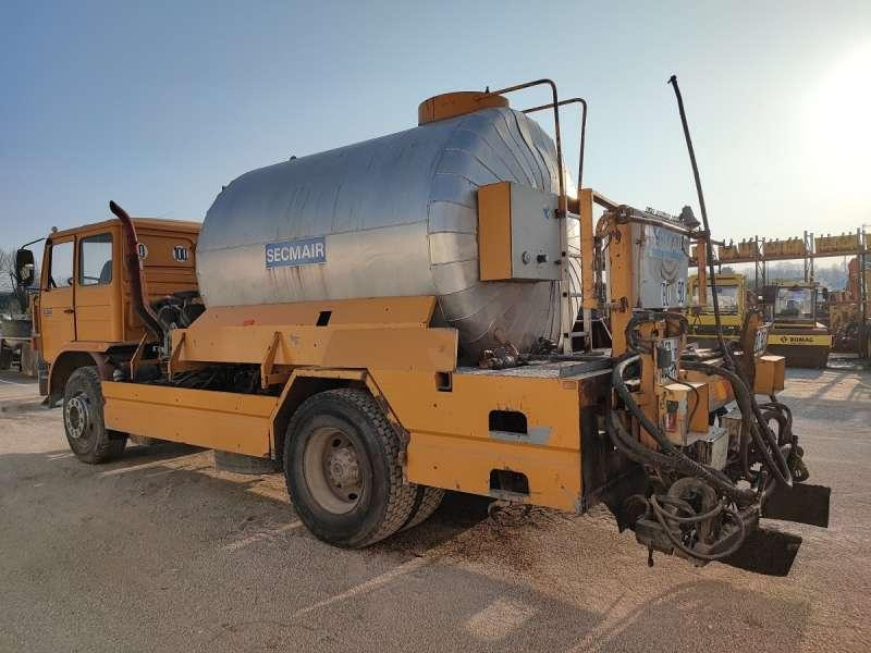 Renault Bouille G260 - Asphalt distributor: picture 5 Renault Bouille G260 - Asphalt distributor: picture 5