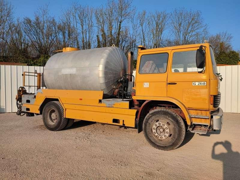 Renault Bouille G260 - Asphalt distributor: picture 1 Renault Bouille G260 - Asphalt distributor: picture 1
