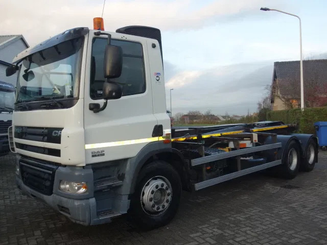 DAF 85.410 CF 6X4 STEEL SPRINGS MANUAL GEARBOX - Hook lift truck: picture 3 DAF 85.410 CF 6X4 STEEL SPRINGS MANUAL GEARBOX - Hook lift truck: picture 3