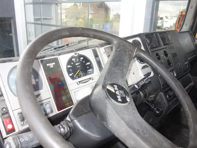 Hook lift truck MAN 35-364 8X4: picture 10