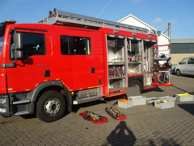 MAN TGM 15.250 FIRE TRUCK,2000 LITER TANK, FOAM TANK, AIRCO,WITH EQUIPMENT - Fire truck: picture 2 MAN TGM 15.250 FIRE TRUCK,2000 LITER TANK, FOAM TANK, AIRCO,WITH EQUIPMENT - Fire truck: picture 2