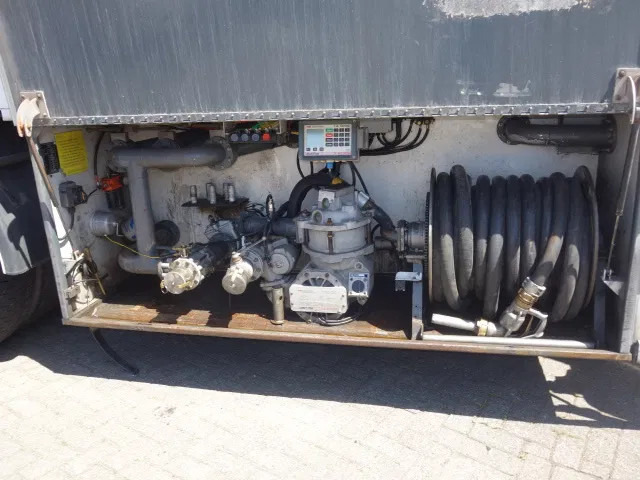 Mercedes-Benz ATEGO 2533 6X2 ,18000 LITER TANK - Tank truck: picture 4 Mercedes-Benz ATEGO 2533 6X2 ,18000 LITER TANK - Tank truck: picture 4