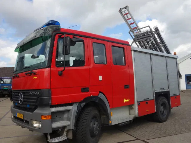 Mercedes-Benz Actros 1831 4X4 ZIEGLER BOMBEROS POMP,2500 L TANK - Fire truck: picture 3 Mercedes-Benz Actros 1831 4X4 ZIEGLER BOMBEROS POMP,2500 L TANK - Fire truck: picture 3