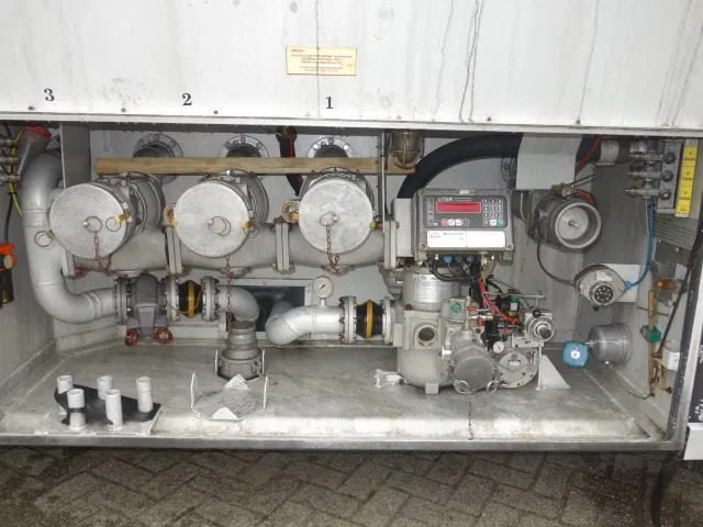 Scania R380 6X2 19205 LITER TANK,MANUAL GEARBOX - Tank truck: picture 4 Scania R380 6X2 19205 LITER TANK,MANUAL GEARBOX - Tank truck: picture 4