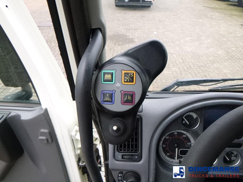 Road sweeper DAF LF 45.180 Scarab Merlin street sweeper 4x2: picture 17 Road sweeper DAF LF 45.180 Scarab Merlin street sweeper 4x2: picture 17