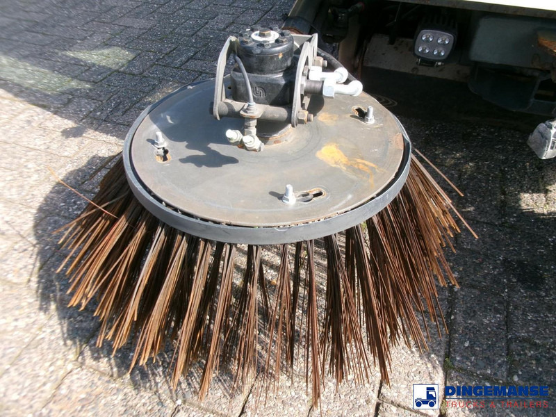 Road sweeper Johnston C202 compact street sweeper: picture 8 Road sweeper Johnston C202 compact street sweeper: picture 8