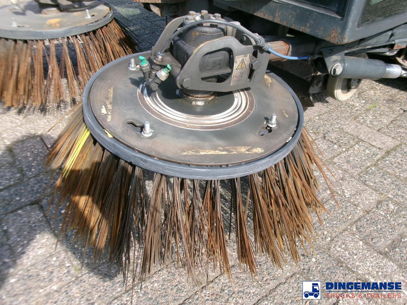 Road sweeper Johnston C202 compact street sweeper: picture 7 Road sweeper Johnston C202 compact street sweeper: picture 7