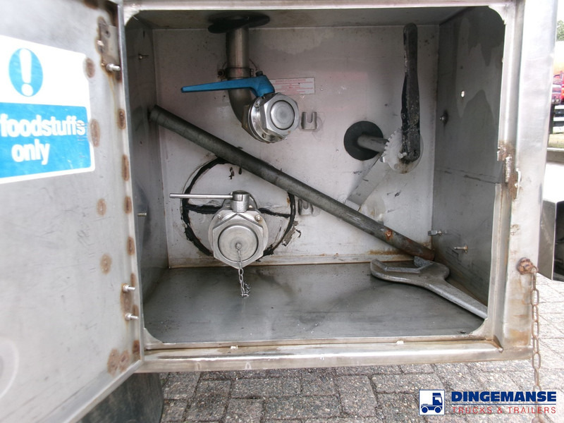 Magyar Food tank inox 30 m3 / 1 comp - Tank semi-trailer: picture 5 Magyar Food tank inox 30 m3 / 1 comp - Tank semi-trailer: picture 5