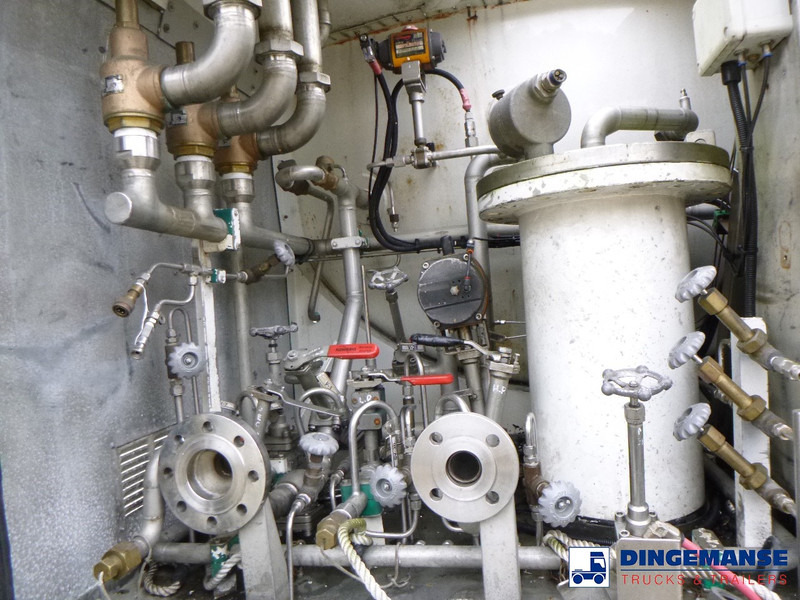 Interior photo 1: Tank truck Scania P320 6X2 RHD Argon gas tank 16 m3
