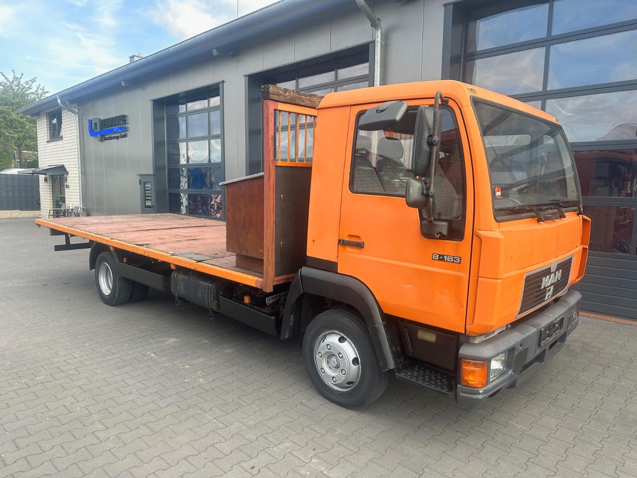 MAN 8.163 Pritsche - Dropside/ Flatbed truck: picture 1 MAN 8.163 Pritsche - Dropside/ Flatbed truck: picture 1