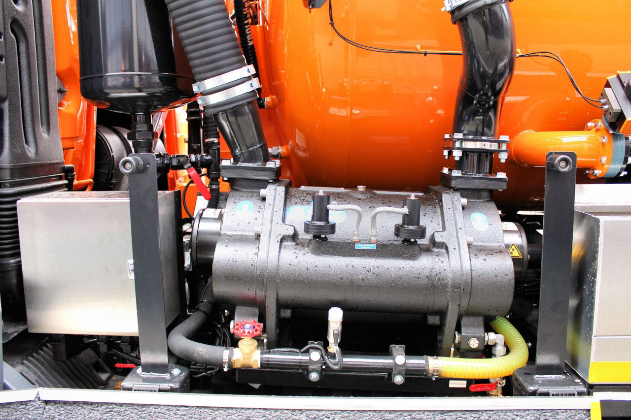 Vacuum truck MAN TGS 26.480 6x2 Kroll 13m³ WRG Wasserrückgewinner: picture 19 Vacuum truck MAN TGS 26.480 6x2 Kroll 13m³ WRG Wasserrückgewinner: picture 19