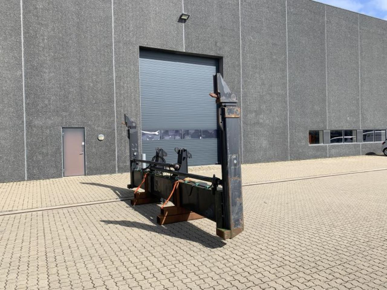 ELME 20"- 40" - Attachment for Material handling equipment: picture 4 ELME 20"- 40" - Attachment for Material handling equipment: picture 4