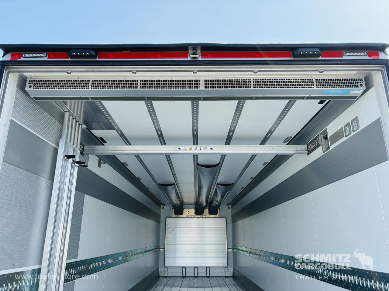 SCHMITZ Auflieger Tiefkühler Standard Taillift - Isothermal semi-trailer: picture 2 SCHMITZ Auflieger Tiefkühler Standard Taillift - Isothermal semi-trailer: picture 2
