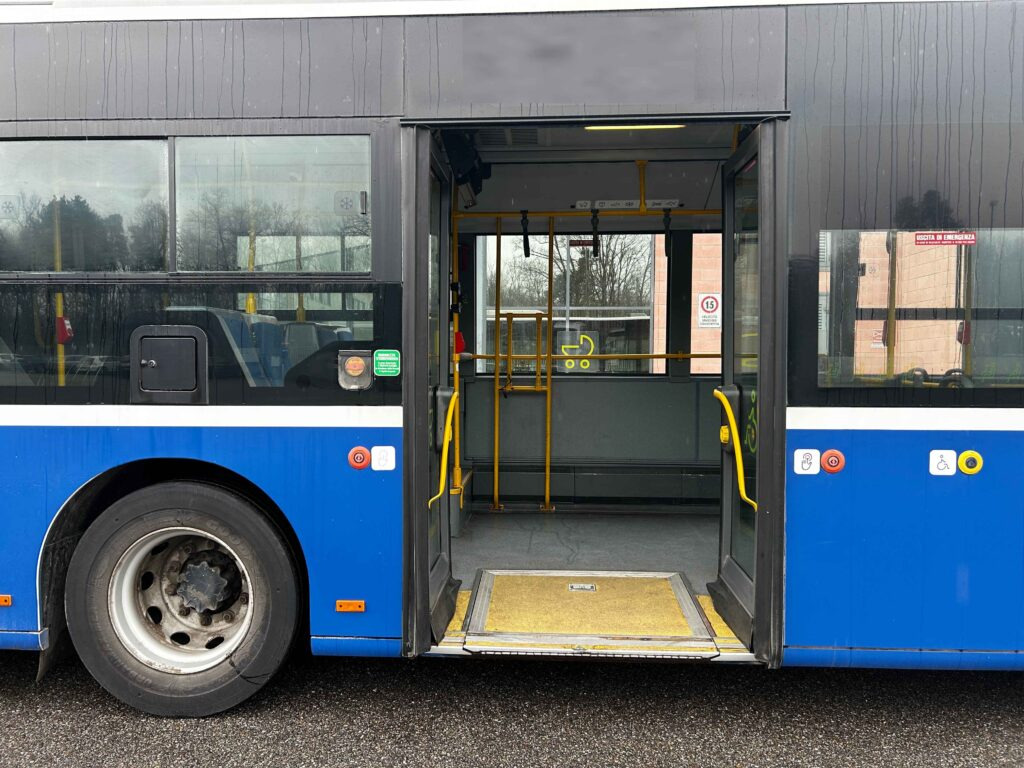 Interior photo 1: City bus N.5 MERCEDES BENZ CONECTO G – Anno 2016