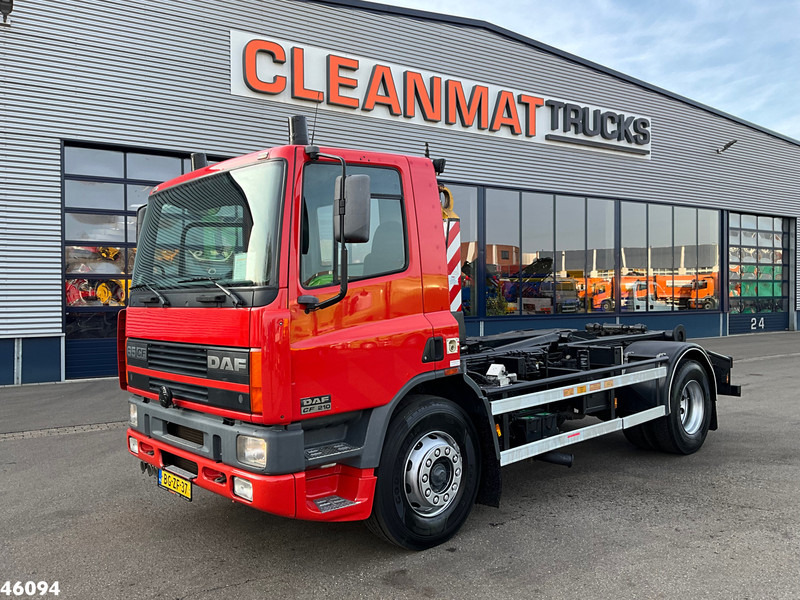 DAF FA 65 CF 210 Multilift 14 Ton haakarmsysteem Just 54.452 km! - Hook lift truck: picture 2 DAF FA 65 CF 210 Multilift 14 Ton haakarmsysteem Just 54.452 km! - Hook lift truck: picture 2