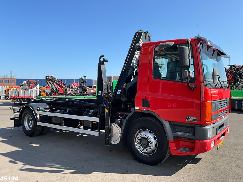 DAF FA 75.290 ATI Hiab 11 Tonmeter laadkraan Just 84.508 km! - Hook lift truck, Crane truck: picture 4 DAF FA 75.290 ATI Hiab 11 Tonmeter laadkraan Just 84.508 km! - Hook lift truck, Crane truck: picture 4