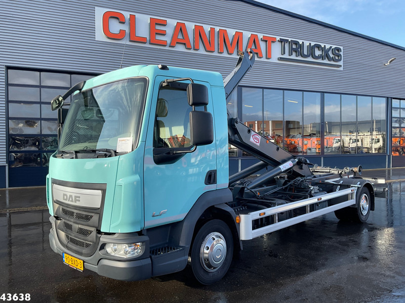 DAF LF 180 Euro 6 14 Ton haakarmsysteem Just 117.371 km! - Hook lift truck: picture 1 DAF LF 180 Euro 6 14 Ton haakarmsysteem Just 117.371 km! - Hook lift truck: picture 1