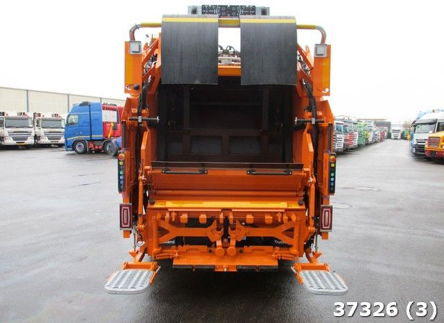 FUSO Canter 9C18 Euro 6 Geesink 7m³ Just 157.013 km! - Garbage truck: picture 3 FUSO Canter 9C18 Euro 6 Geesink 7m³ Just 157.013 km! - Garbage truck: picture 3