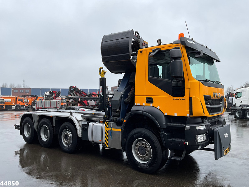 Iveco Trakker AD380T41W 8x6 Euro 6 HMF 19 Tonmeter Z-kraan - Hook lift truck, Crane truck: picture 5 Iveco Trakker AD380T41W 8x6 Euro 6 HMF 19 Tonmeter Z-kraan - Hook lift truck, Crane truck: picture 5