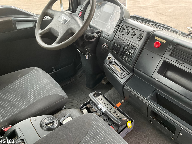 Interior photo 1: Leasing of MAN TGM 13.290 4x4 Hiab 9 Tonmeter laadkraan Just 222.472 km! MAN TGM 13.290 4x4 Hiab 9 Tonmeter laadkraan Just 222.472 km!