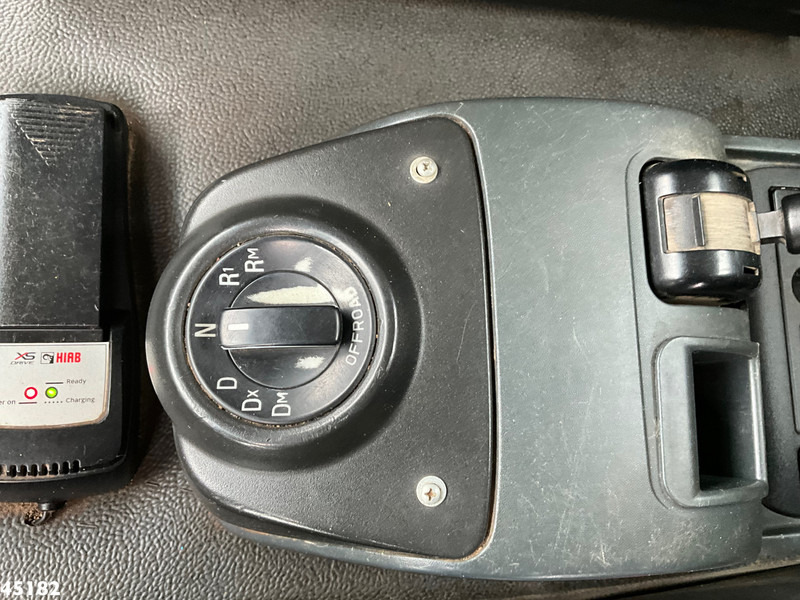 Interior photo 2: Leasing of MAN TGM 13.290 4x4 Hiab 9 Tonmeter laadkraan Just 222.472 km! MAN TGM 13.290 4x4 Hiab 9 Tonmeter laadkraan Just 222.472 km!