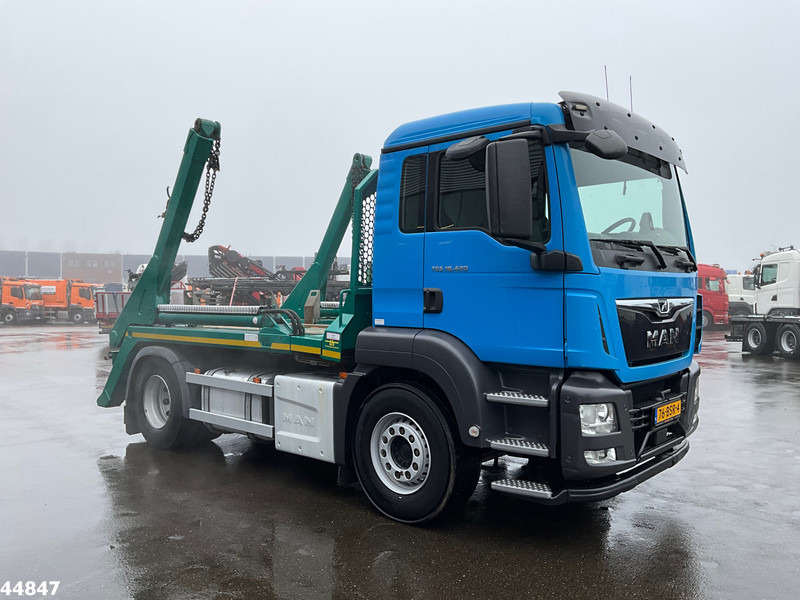 MAN TGS 18.420 Euro 6 Retarder VDL 13 Ton portaalarmsysteem - Skip loader truck: picture 2 MAN TGS 18.420 Euro 6 Retarder VDL 13 Ton portaalarmsysteem - Skip loader truck: picture 2