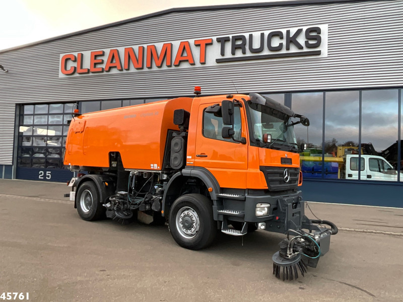 Mercedes-Benz Actros 1829 4x4 Bucher Cityfant 60 Rechts en Links vegend - Road sweeper: picture 2 Mercedes-Benz Actros 1829 4x4 Bucher Cityfant 60 Rechts en Links vegend - Road sweeper: picture 2