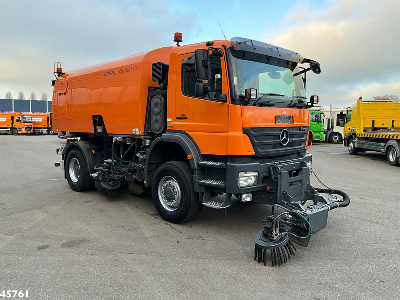 Mercedes-Benz Actros 1829 4x4 Bucher Cityfant 60 Rechts en Links vegend - Road sweeper: picture 5 Mercedes-Benz Actros 1829 4x4 Bucher Cityfant 60 Rechts en Links vegend - Road sweeper: picture 5