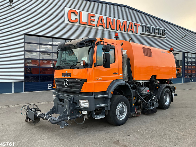 Mercedes-Benz Actros 1829 4x4 Bucher Cityfant 60 Rechts en Links vegend - Road sweeper: picture 4 Mercedes-Benz Actros 1829 4x4 Bucher Cityfant 60 Rechts en Links vegend - Road sweeper: picture 4