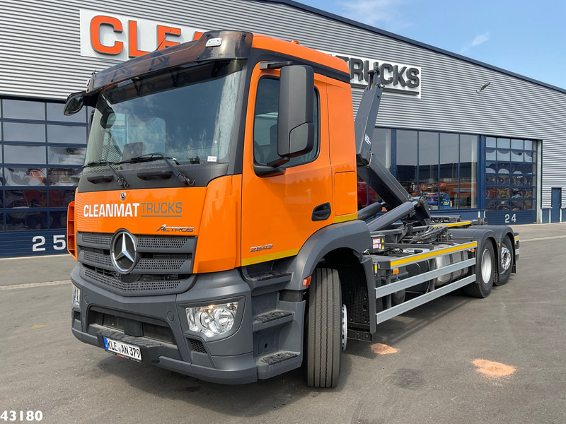 Mercedes-Benz Actros 2643 VDL 21 Ton haakarmsysteem - Hook lift truck: picture 1 Mercedes-Benz Actros 2643 VDL 21 Ton haakarmsysteem - Hook lift truck: picture 1