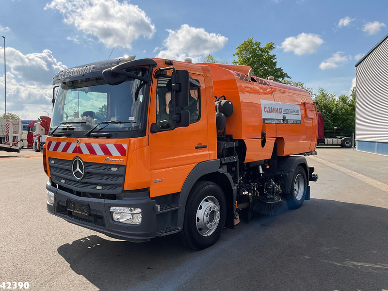 Mercedes-Benz Atego 1321 Bucher Cityfant 6000 Just 49.567 km! - Road sweeper: picture 5 Mercedes-Benz Atego 1321 Bucher Cityfant 6000 Just 49.567 km! - Road sweeper: picture 5