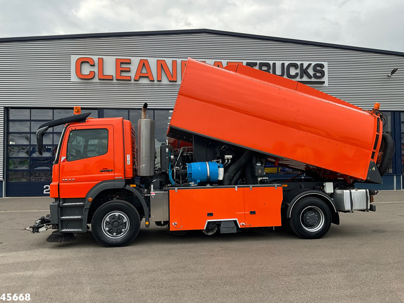 Mercedes-Benz Axor 1833 4x4 Schörling SORF Schienenreinigungs/Railway sweeper Just 38.680 Km! - Road sweeper: picture 2 Mercedes-Benz Axor 1833 4x4 Schörling SORF Schienenreinigungs/Railway sweeper Just 38.680 Km! - Road sweeper: picture 2