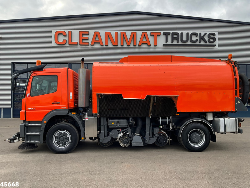 Mercedes-Benz Axor 1833 4x4 Schörling SORF Schienenreinigungs/Railway sweeper Just 38.680 Km! - Road sweeper: picture 3 Mercedes-Benz Axor 1833 4x4 Schörling SORF Schienenreinigungs/Railway sweeper Just 38.680 Km! - Road sweeper: picture 3