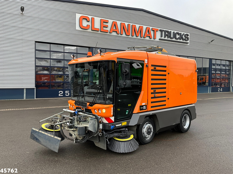 Ravo 580 Euro 6 with 3-rd brush - Road sweeper: picture 2 Ravo 580 Euro 6 with 3-rd brush - Road sweeper: picture 2