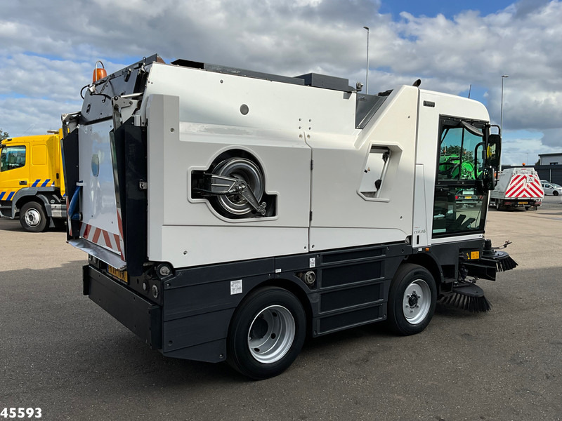 Schmidt Compact 400 Euro 6 with 3-rd brush - Road sweeper: picture 4 Schmidt Compact 400 Euro 6 with 3-rd brush - Road sweeper: picture 4