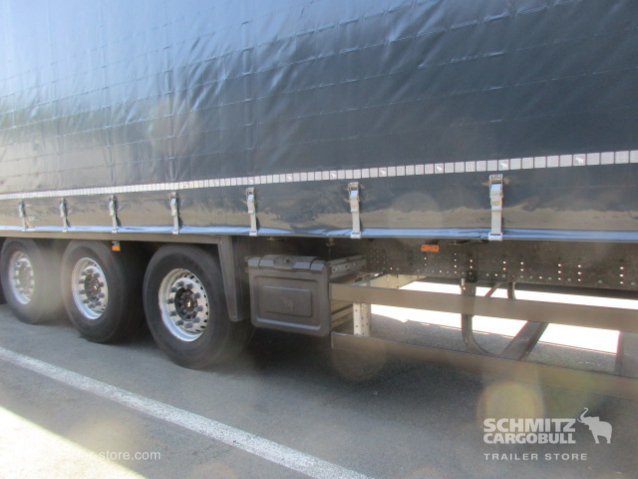 SCHMITZ Curtainsider Standard Taillift - Curtainsider semi-trailer: picture 5 SCHMITZ Curtainsider Standard Taillift - Curtainsider semi-trailer: picture 5