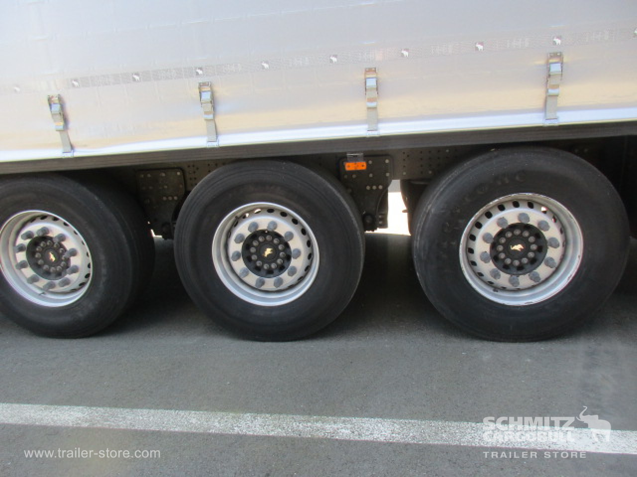 SCHMITZ Curtainsider Standard Taillift - Curtainsider semi-trailer: picture 4 SCHMITZ Curtainsider Standard Taillift - Curtainsider semi-trailer: picture 4