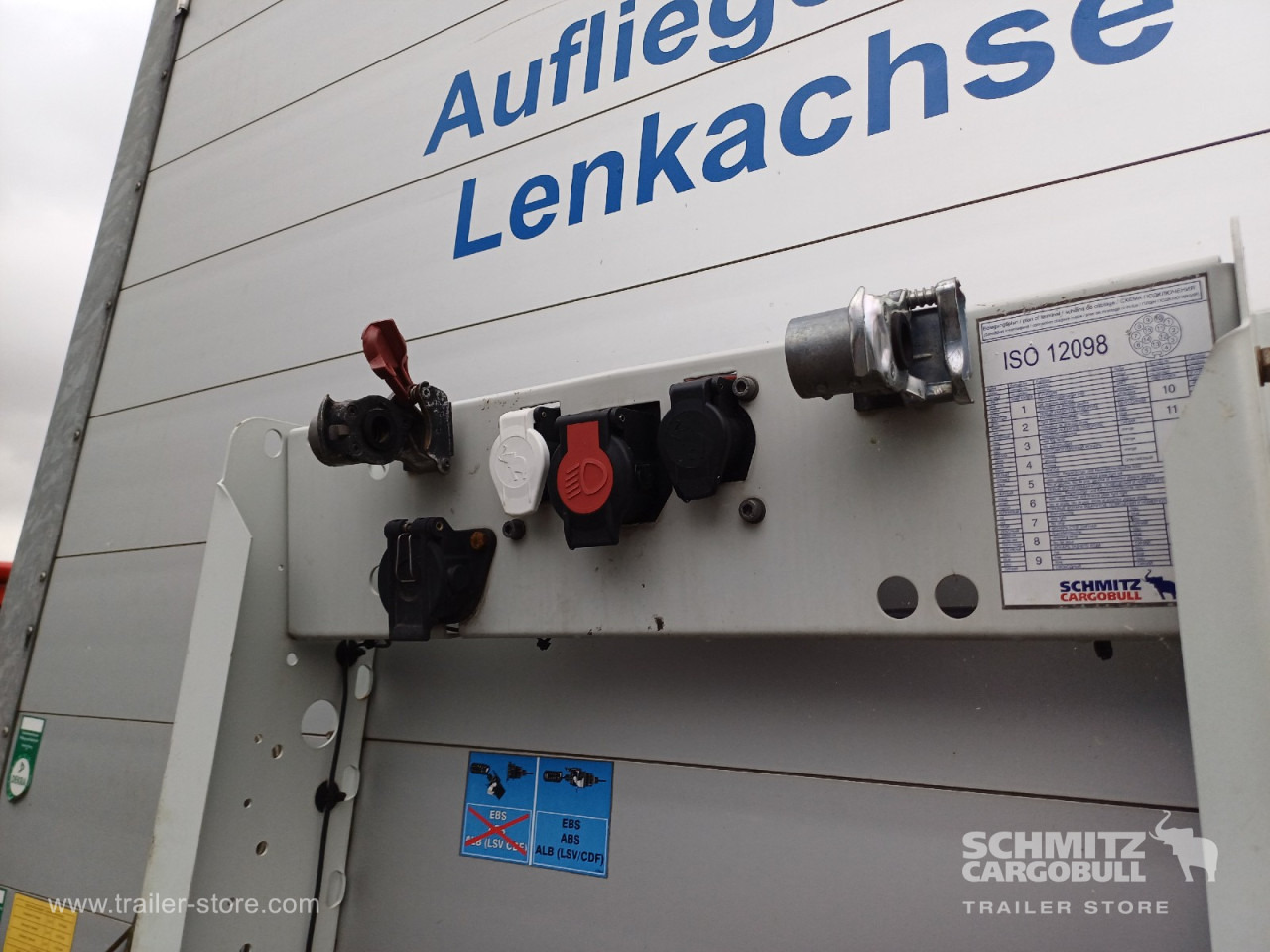 SCHMITZ Auflieger Curtainsider Standard Forklift holder - Curtainsider semi-trailer: picture 2 SCHMITZ Auflieger Curtainsider Standard Forklift holder - Curtainsider semi-trailer: picture 2